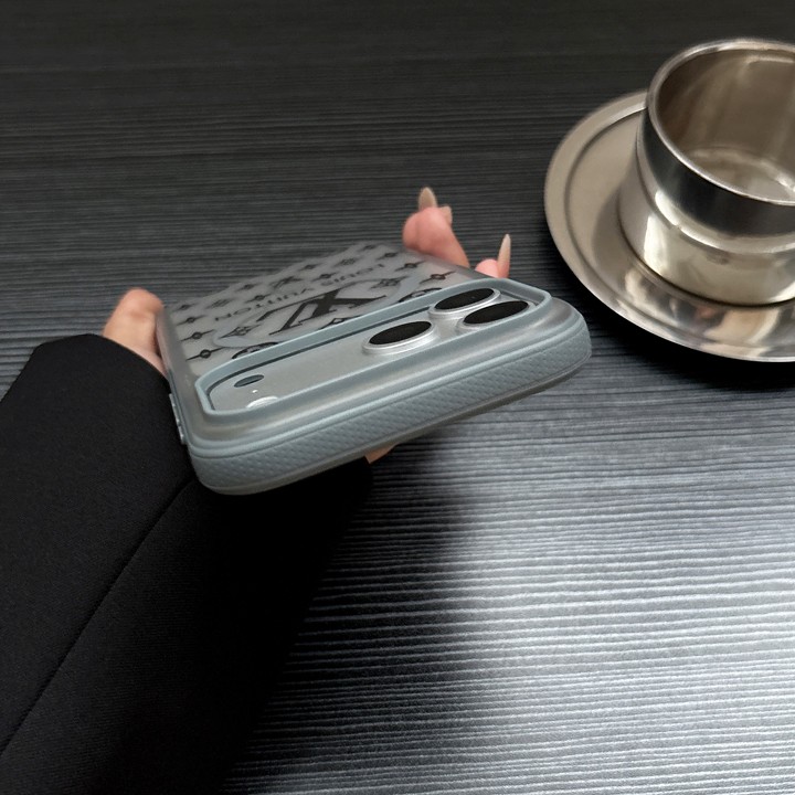 ブランド ルイビトン風 アイフォーン 15 pro max ケース 