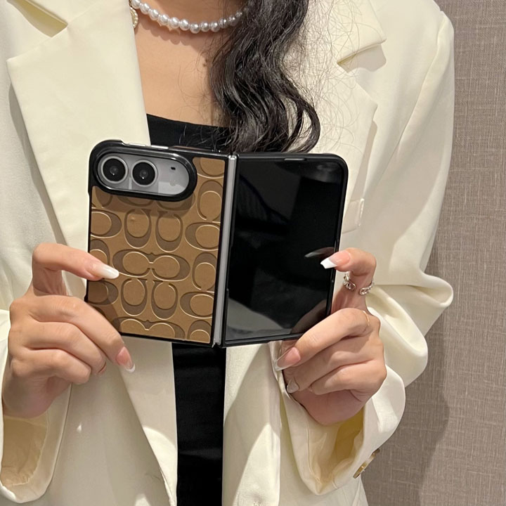 コーチ coach アイフォーン18pro カバー