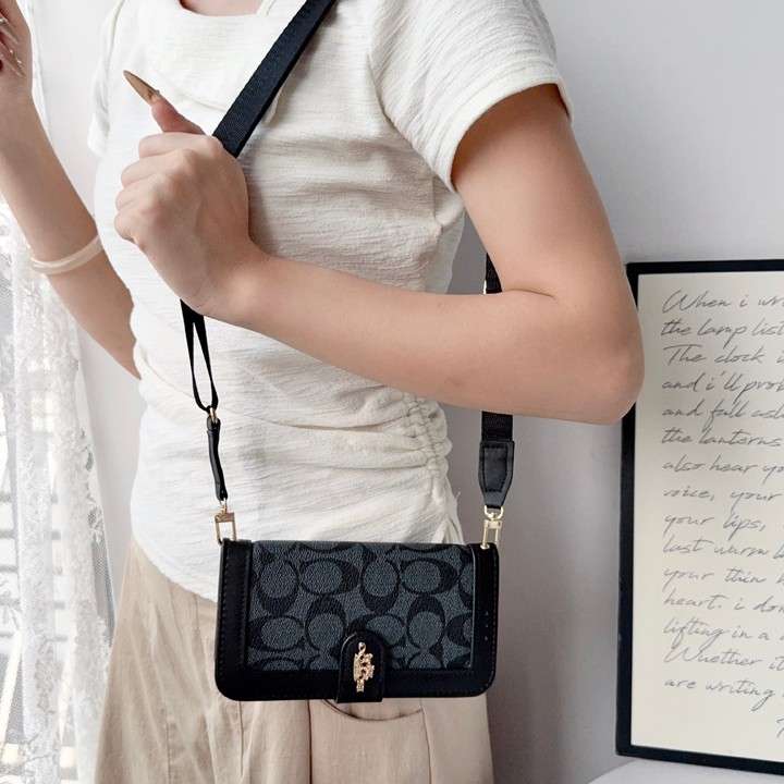 coach コーチ アイフォーンiphone18promax ケース レンズ保護